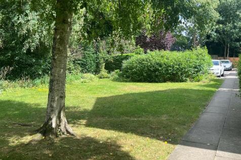 lynbury outside 2