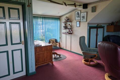 lounge upstairs (...