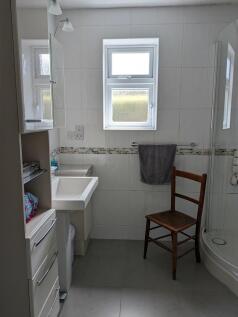 ensuite shower ro...