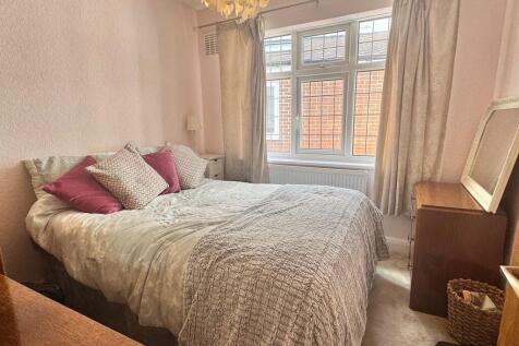 bedroom 13