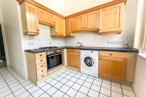 Kitchen 2.JPG