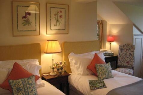 P1586Bed2.JPG