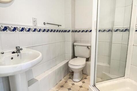Ensuite 1.jpg