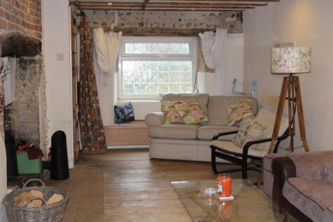 Lounge 1.JPG