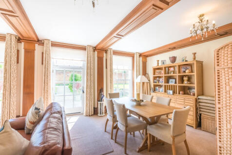 Dining area 2.JPG