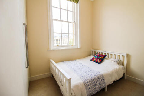Bedroom 2 (2).JPG