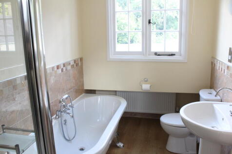 Family bathroom.JPG