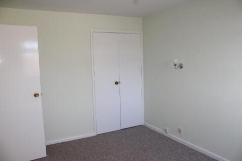 P2060bed1of2.JPG