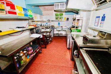 spring kitchen 2.jpg