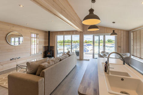 Eton Lounge 2