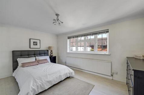 Bedroom..jpg