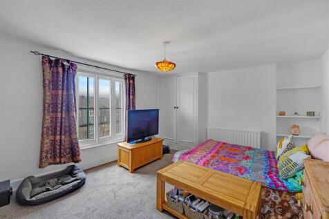 Bedroom ..jpg
