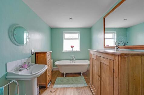 Bathroom.jpg