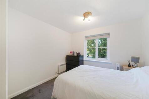 Bedroom 1.jpg