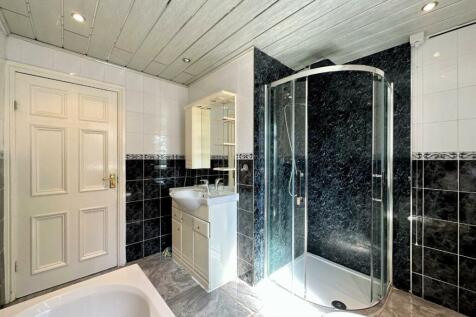 Family Bathroom Aspect 2