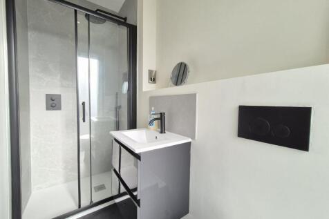 Bedroom 2 / Office En-Suite