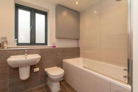 Bedroom 1 En Suite Bathroom