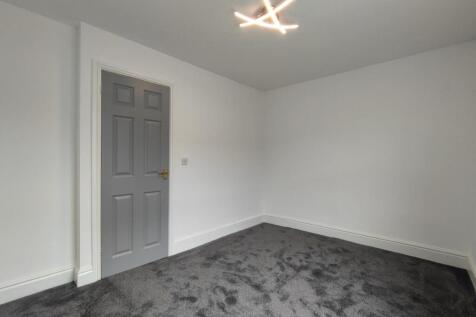 Main Bedroom Aspect 2