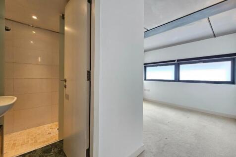 Main Bedroom with En-Suite