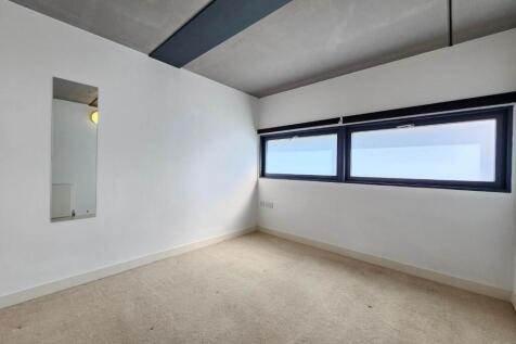 Main Bedroom Aspect 2