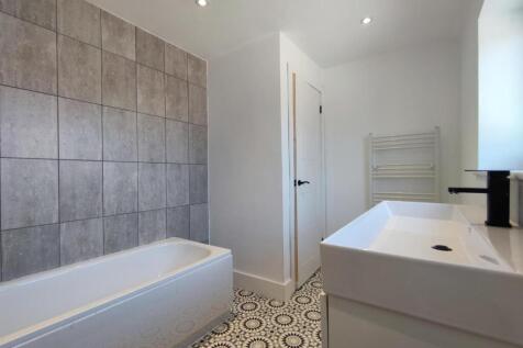 Family Bathroom Aspect 2