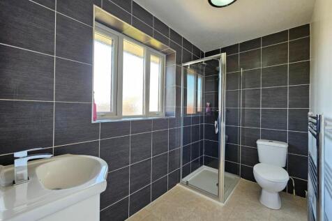 En-suite Shower