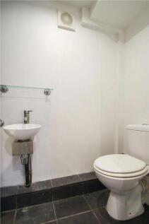 Lower Ground En-Suite