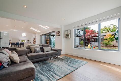 Live In Dining Kitchen