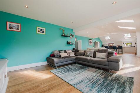 Live In Dining Kitchen