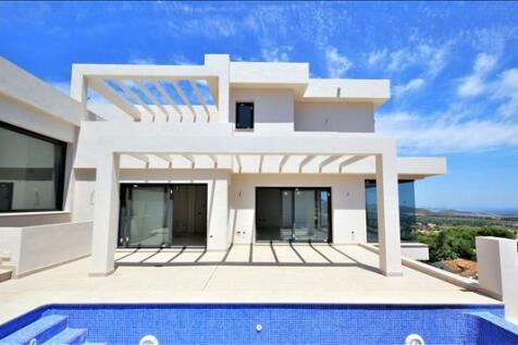 Pool to Villa