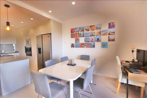 Dining to Kitchen