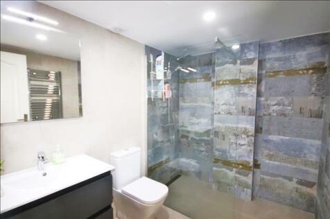 Guest Bathroom 3
