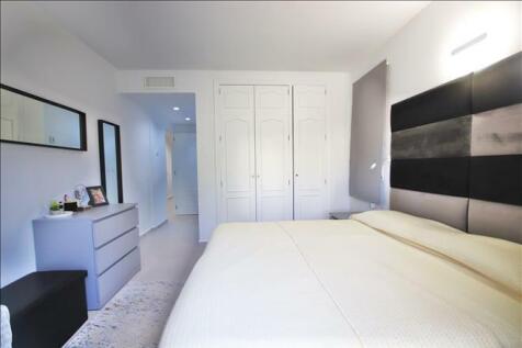Bed 2 to en Suite
