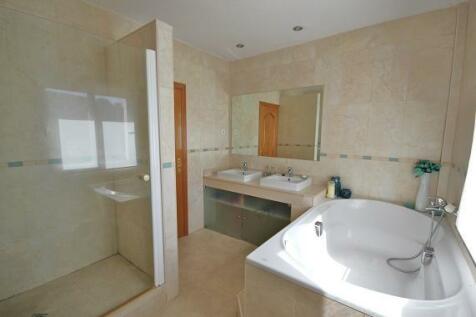 Master En Suite Bath