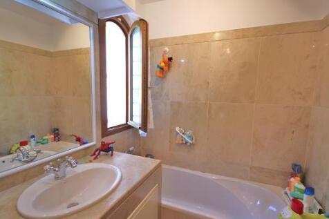 Guest Bathroom 4