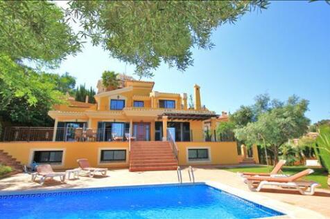 Pool to Villa