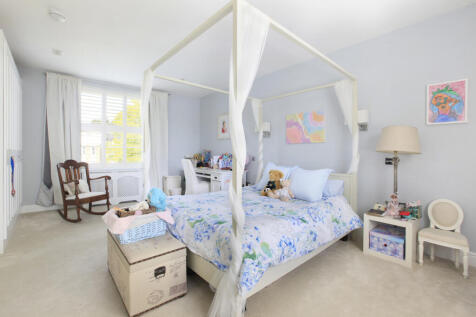 property in Crescent Grove, 
Clapham, SW4