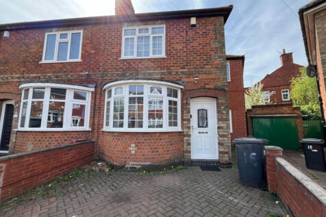 4 Bedroom Semi Detached House on Greenway