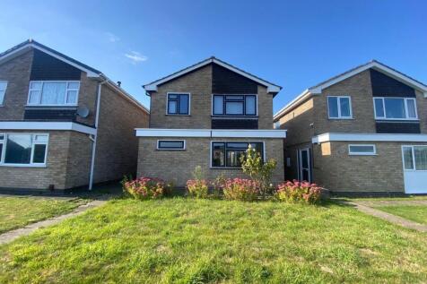 Three Bedroom Detached House on Great Meadow Road