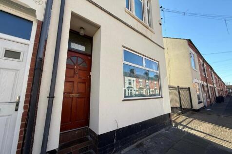 4 Bedroom Terraced House on Gipsy Road