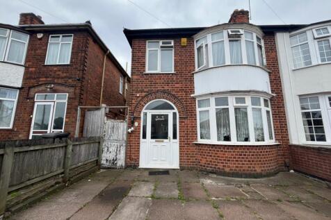 Three Bedroom Semi-detached House on Harrogate Ro