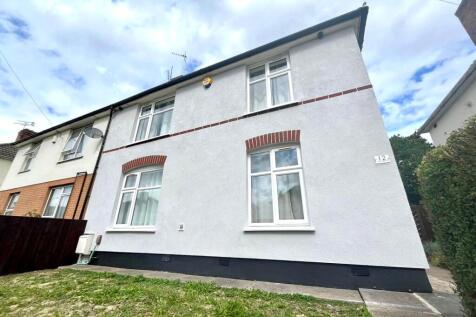 3 Bedroom Semi-Detached House on Leveric Road