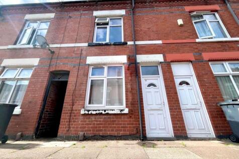 Three Bedroom Terraced House on Rydal Street - Fu