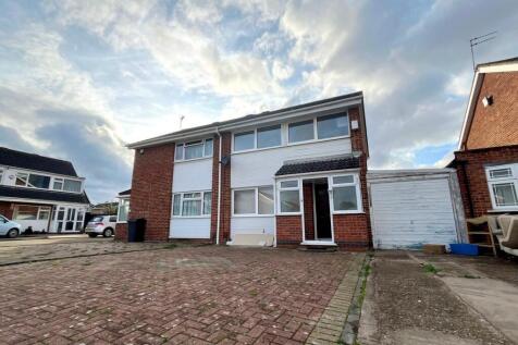 Three Bedroom Semi-detached House on Broxburn Clo