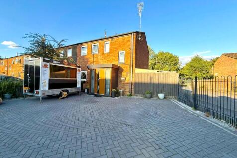 Four Bedroom Semi-detached House on Fowler Close