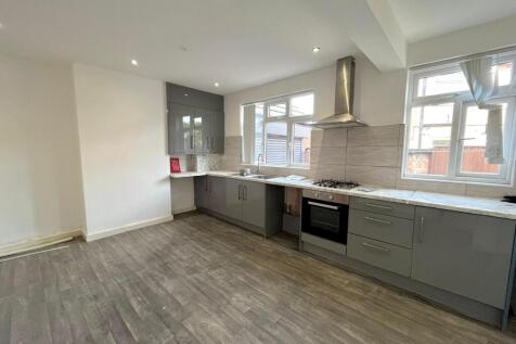 Fully Furnished Double Bedroom on Catherine Stree