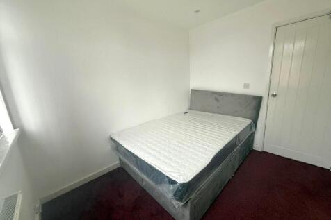 Fully Furnished Double Bedroom on Catherine Stree