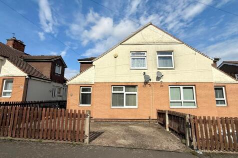 Three Bedroom Semi-detached Home on Litelmede