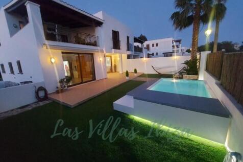 TOWNHOUSE WITH POOL AND TERRACES, San Rafael