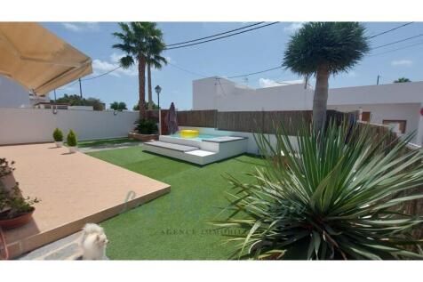 TOWNHOUSE WITH POOL AND TERRACES, San Rafael